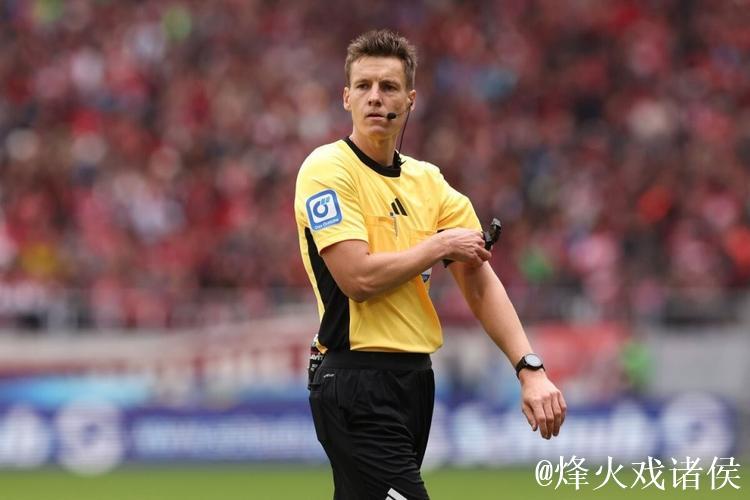 欧冠第6轮毕包对阵巴萨 将由德国裁判希伯特执法
